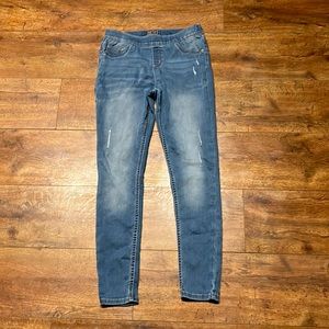 Justice girls jeans new with no tag.